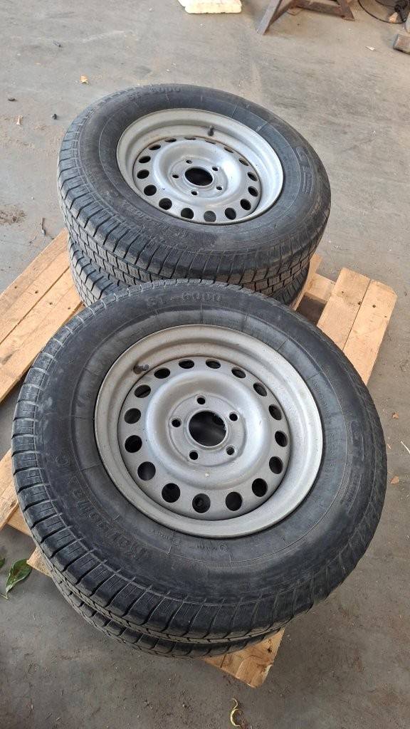 Lot of Tires 185 R 14 with Rim 4 pieces