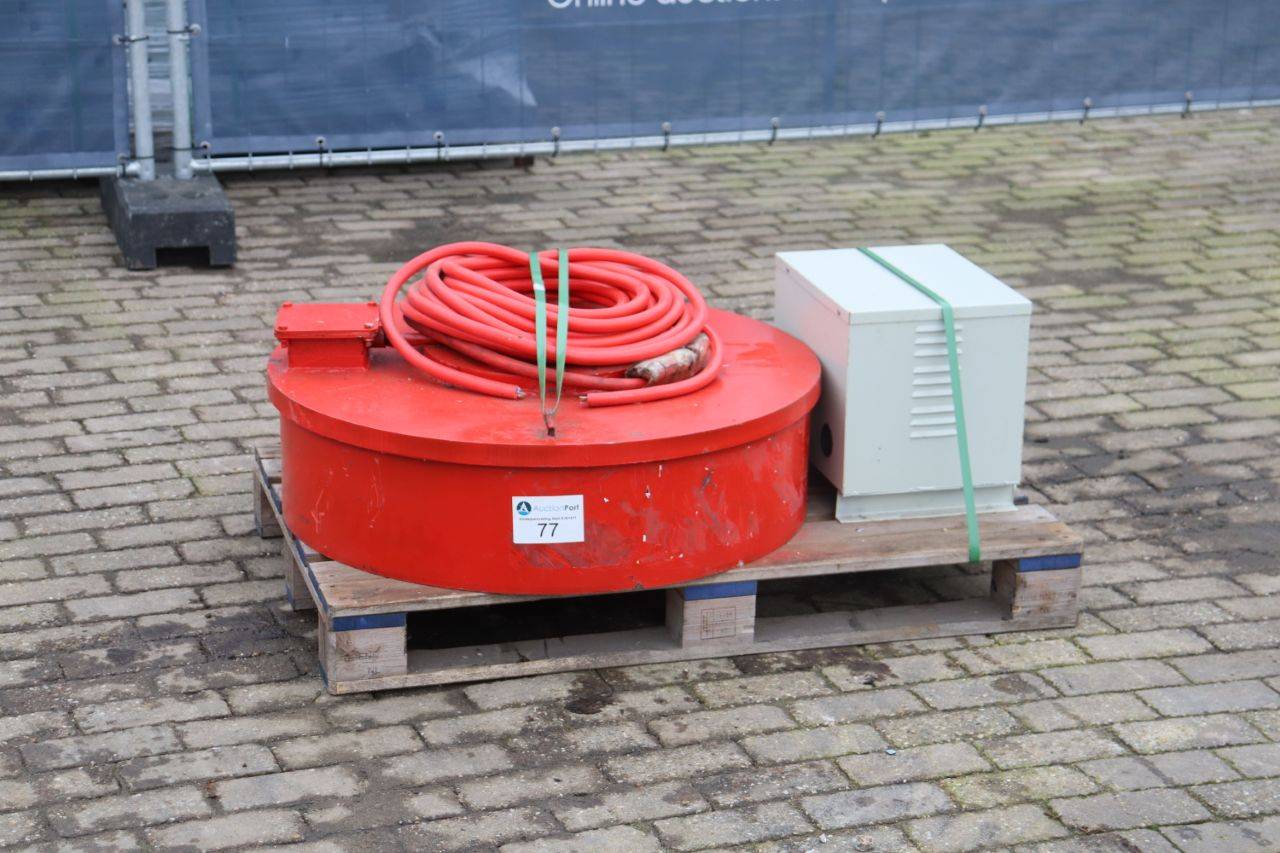 Magnet with transformer