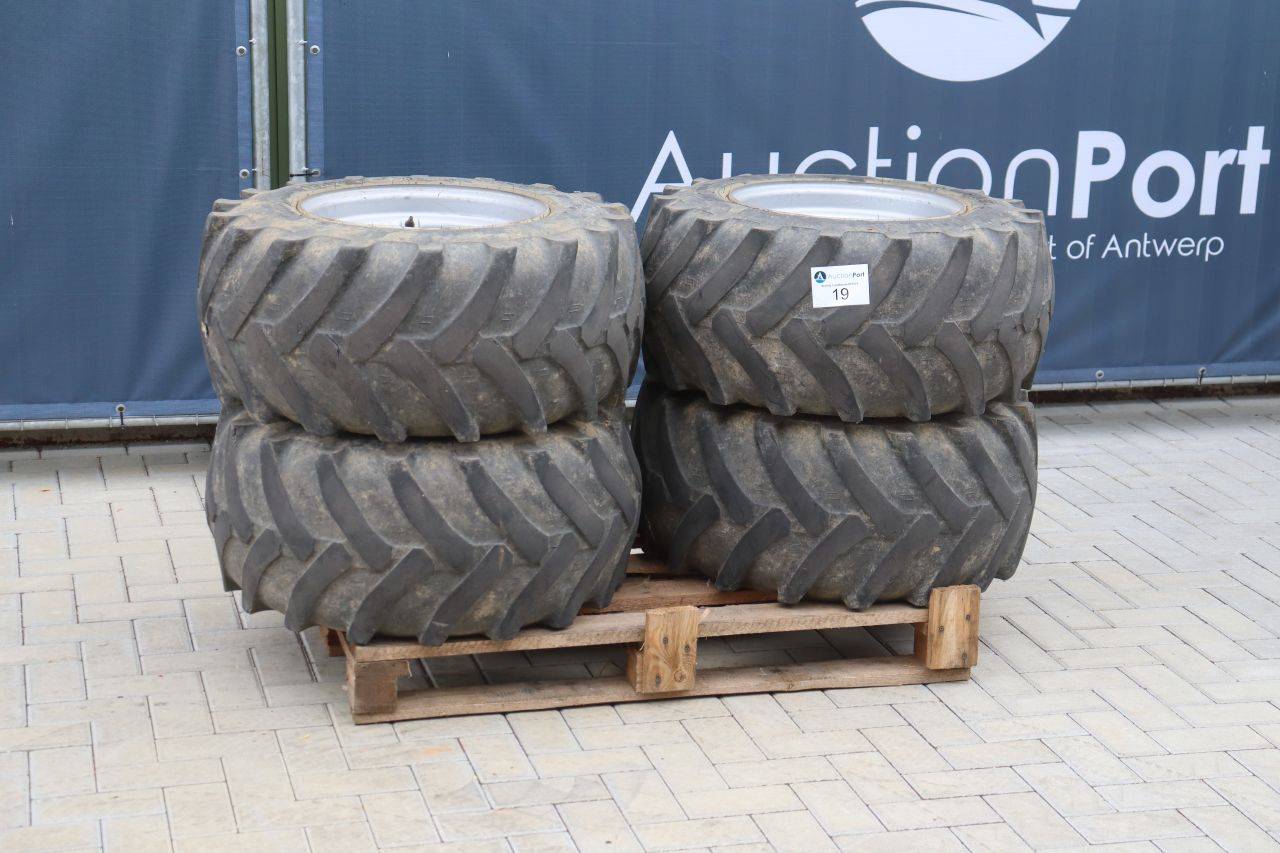 Lot de 4 pneus Mitas 15.0/55-17