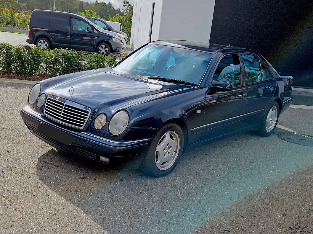 Mercedes-Benz E300 D Automatic 1996 (Margin)