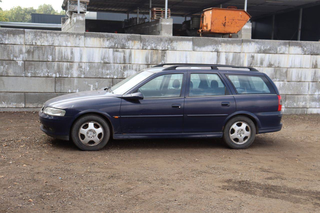 Opel Vectra 2.0 16V Petrol 136 hp 1999 (Margin)