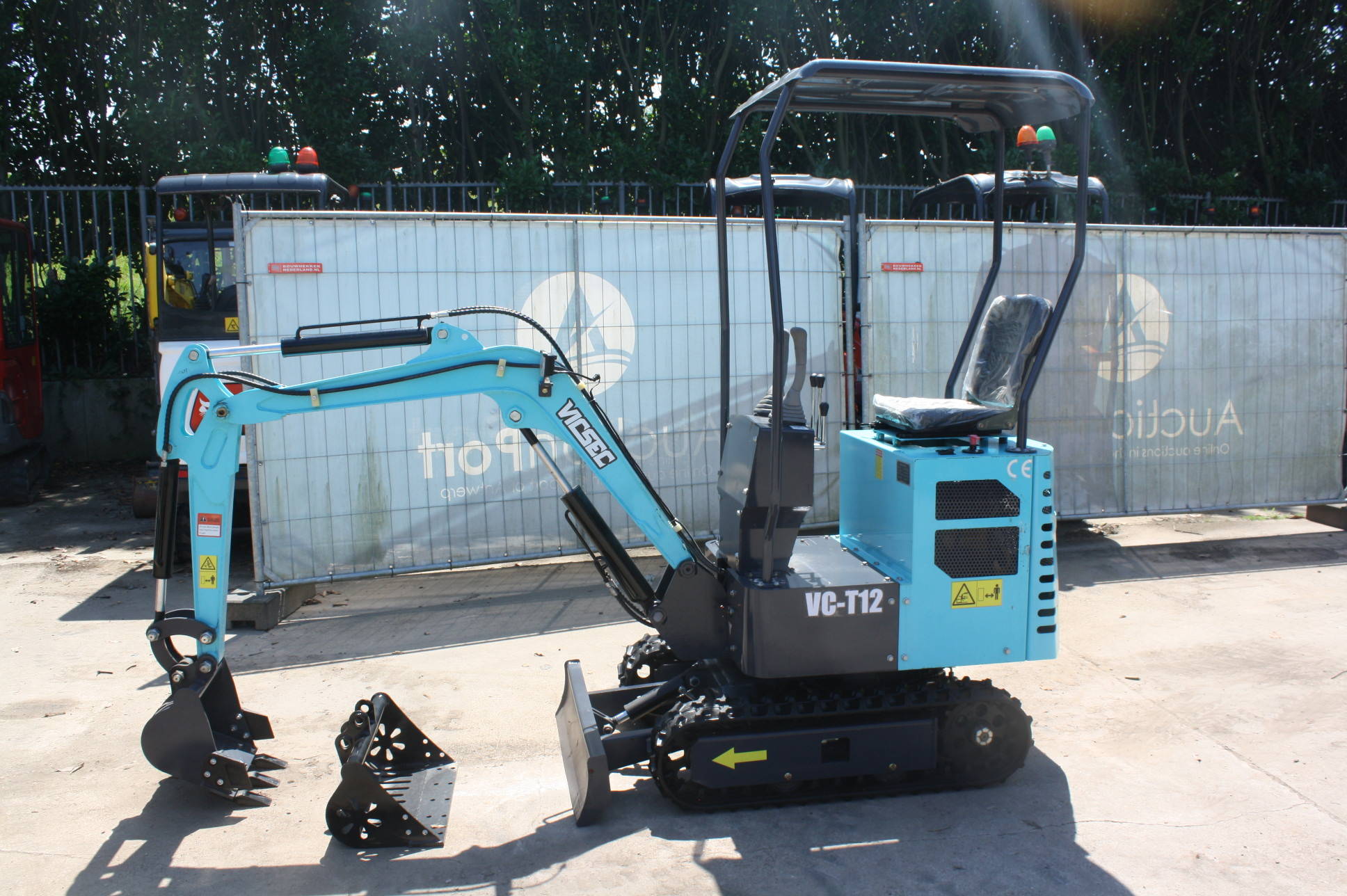 Mini excavator Vicsec VC-T12 Diesel 8.2kW New
