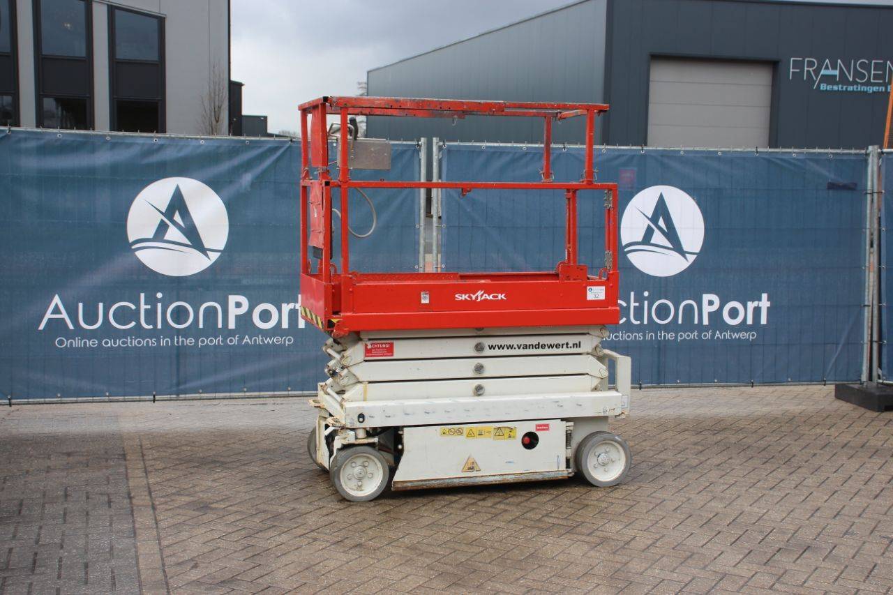 Scissor lift Skyjack SJ III 3219 Electric 7.8m 2015