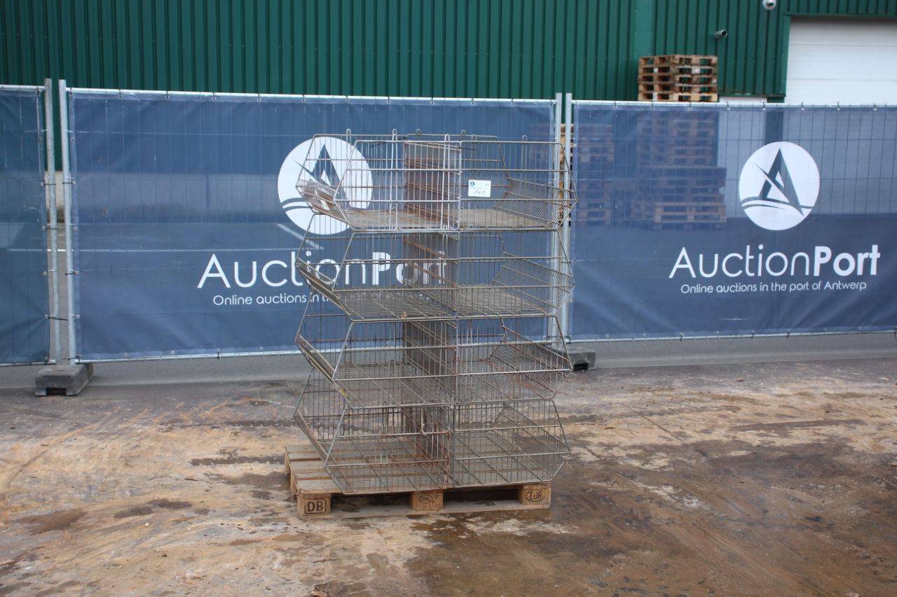 Lot of 64 metal wire baskets