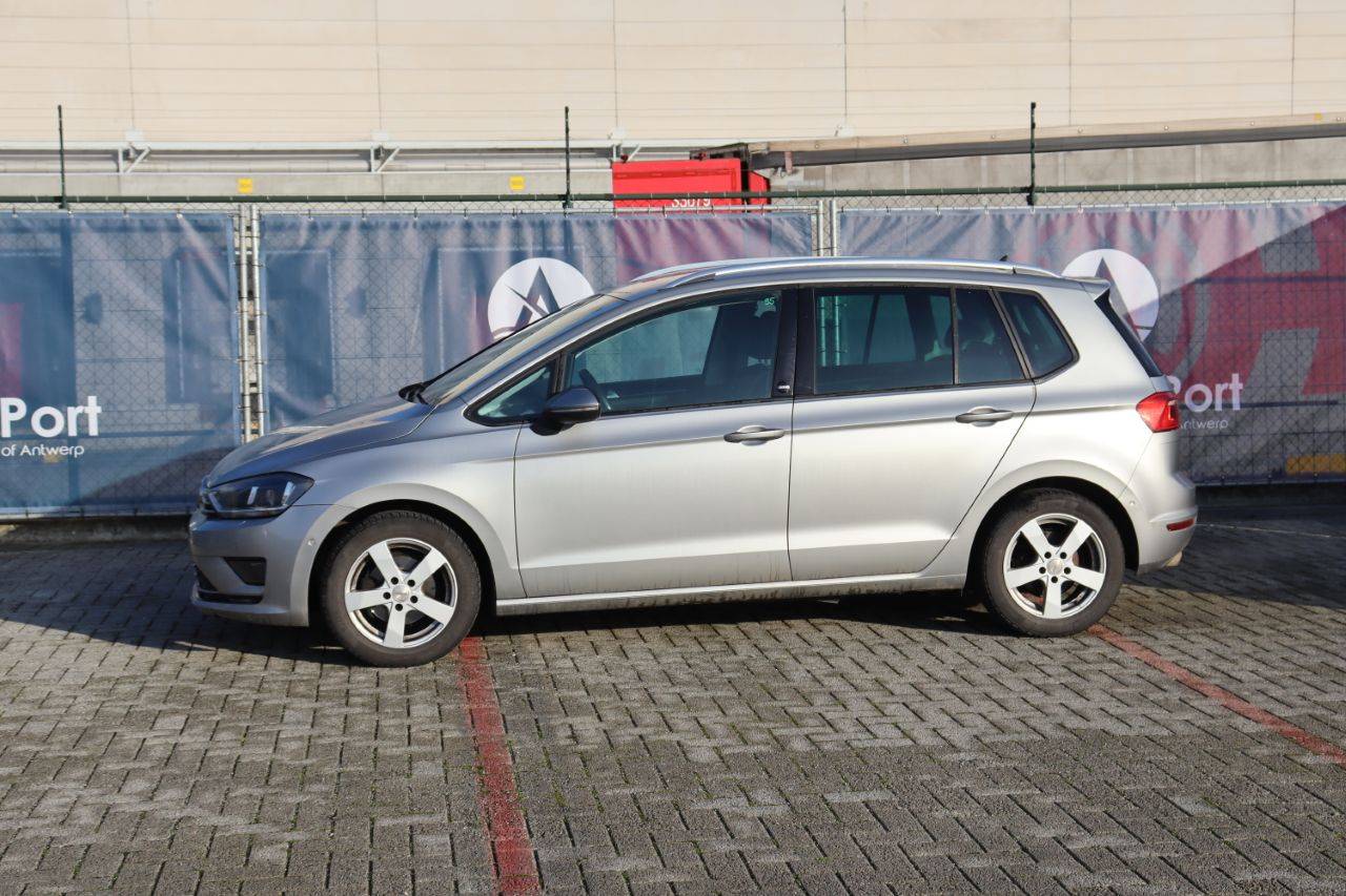 Passenger car Volkswagen Golf TSI Petrol 110 hp 2017 (Margin)