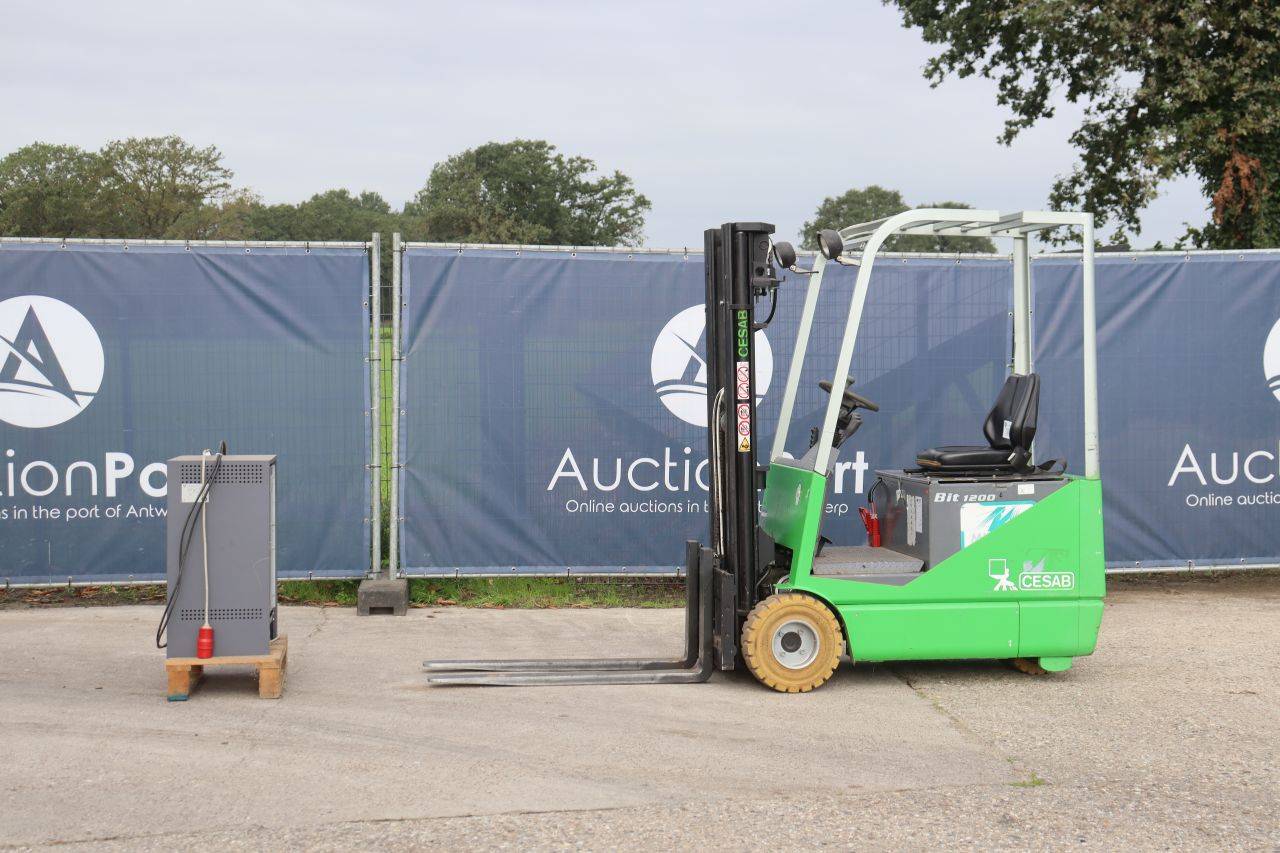 Carrello elevatore CESAB BIT 1200 elettrico, portata 1200 kg, altezza di sollevamento 4,3 m, anno di produzione 2007.