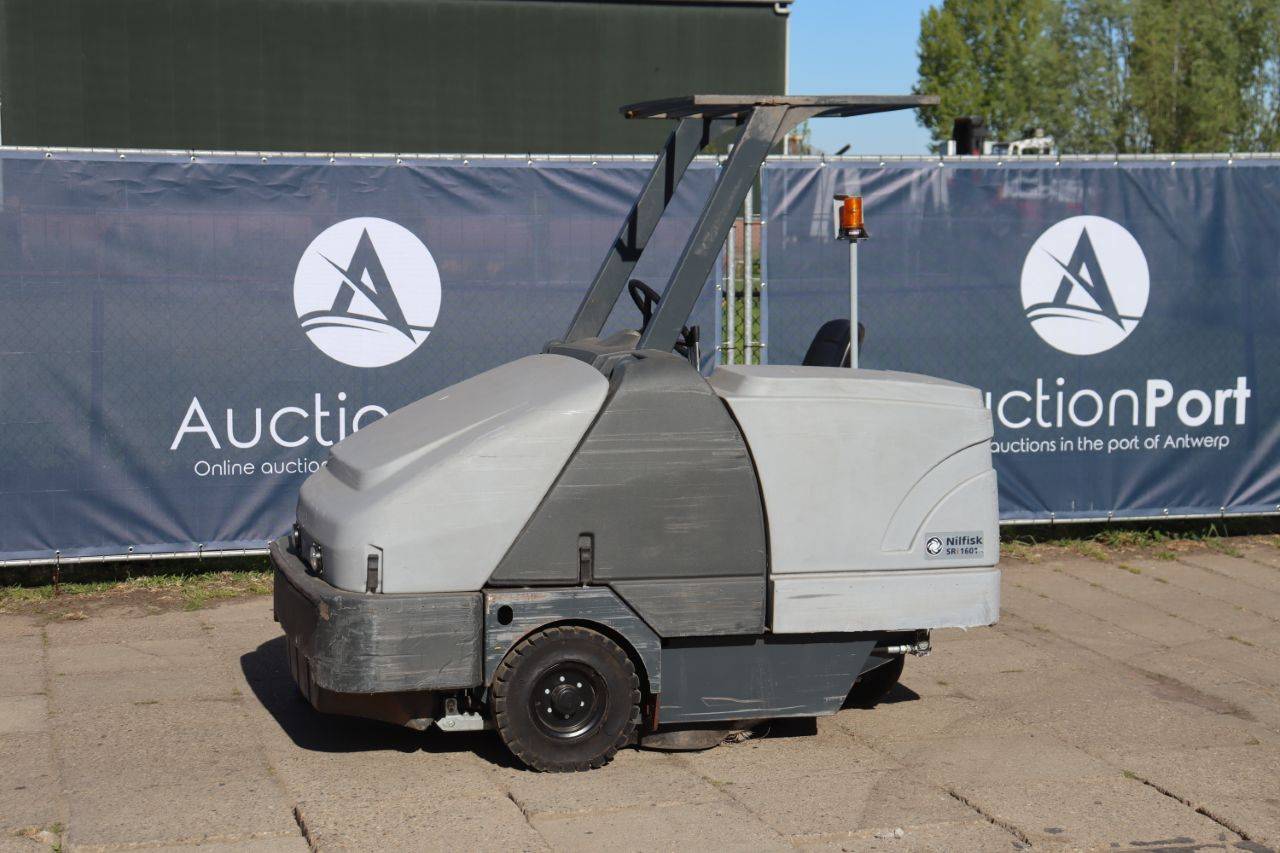 Nilfisk SR 1601 Electric Sweeper