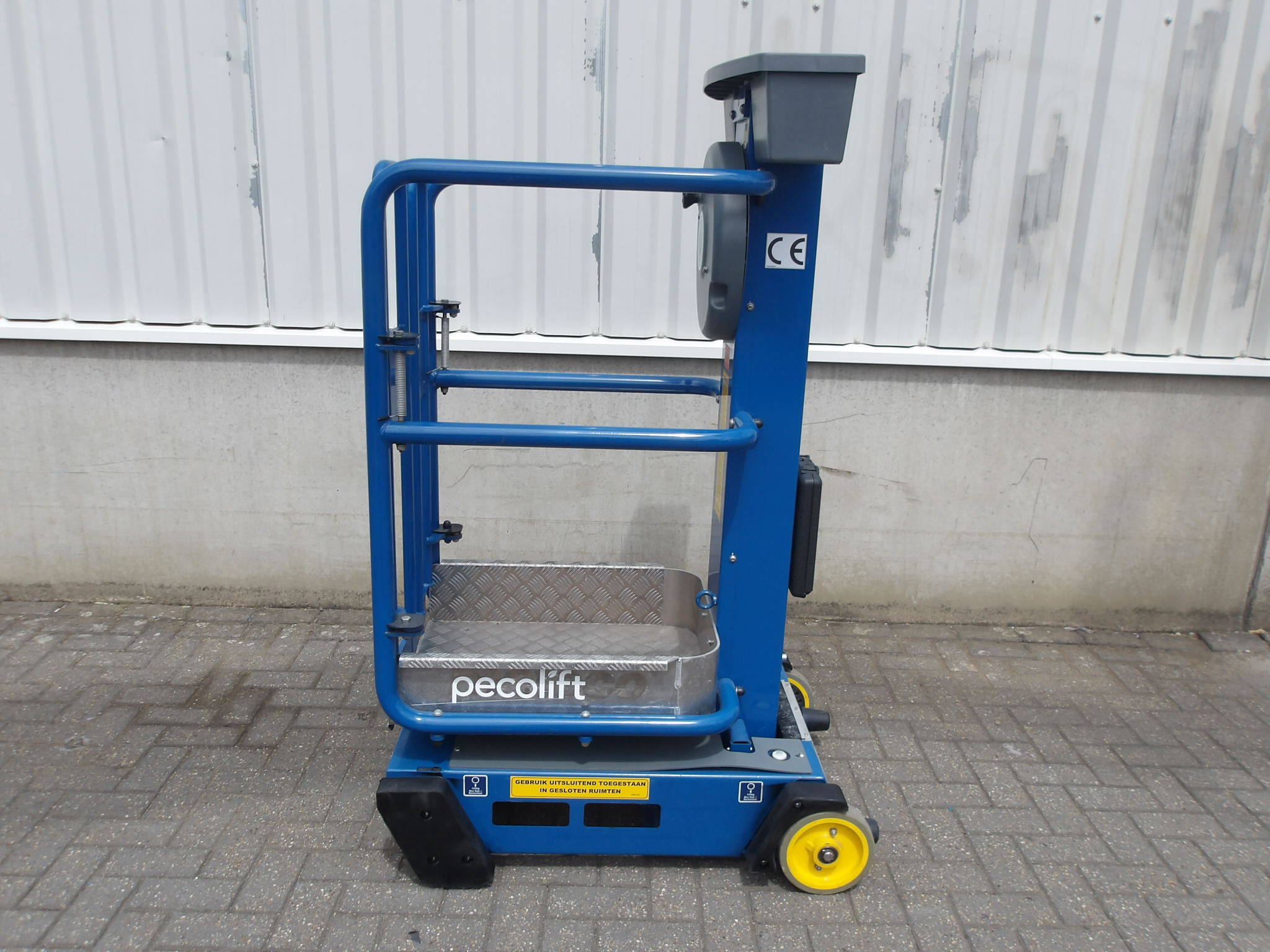 JLG Pecolift Manual Mast Lift 3.50m 2016