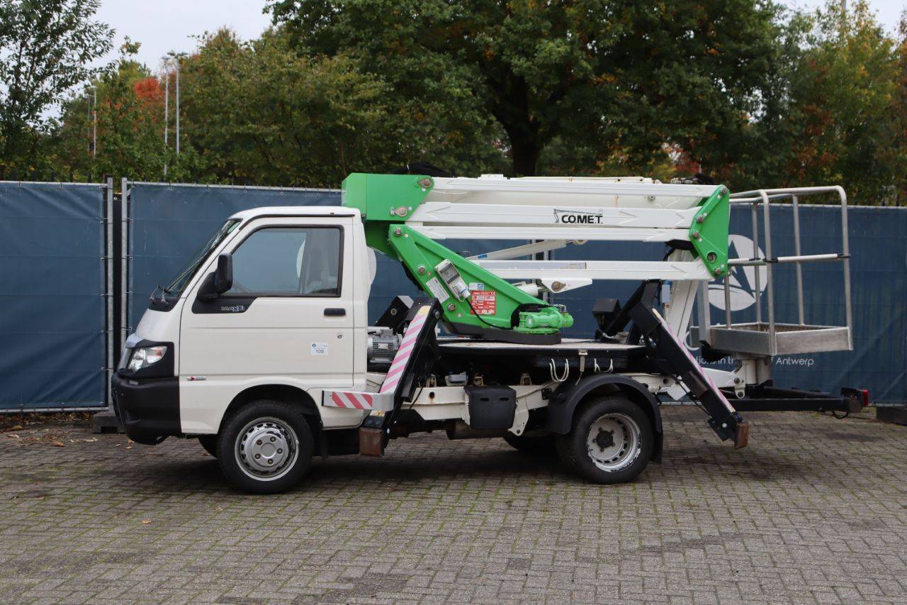Piaggio PORTER MAXXI Petrol self-propelled aerial platform with Comet aerial platform