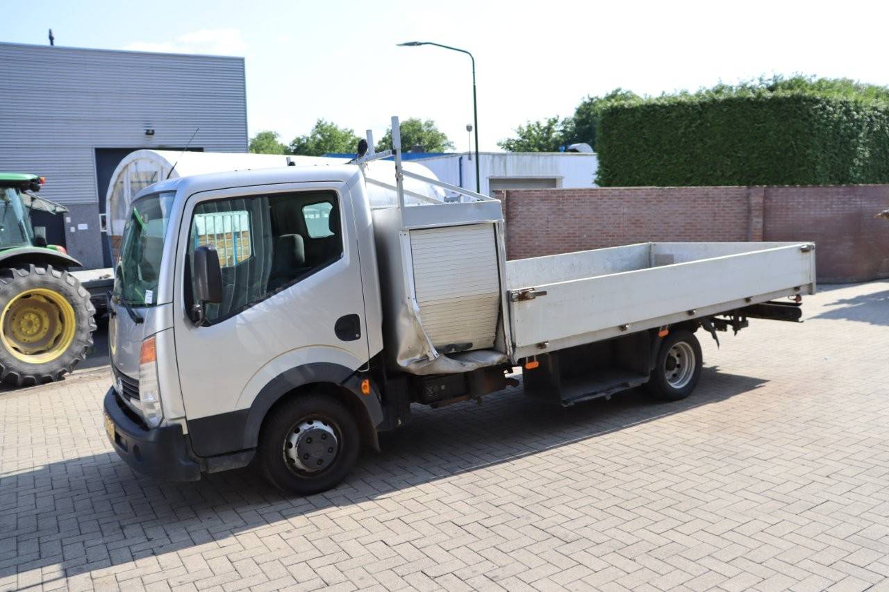 Flatbed (truck) Nissan Cabstar Diesel