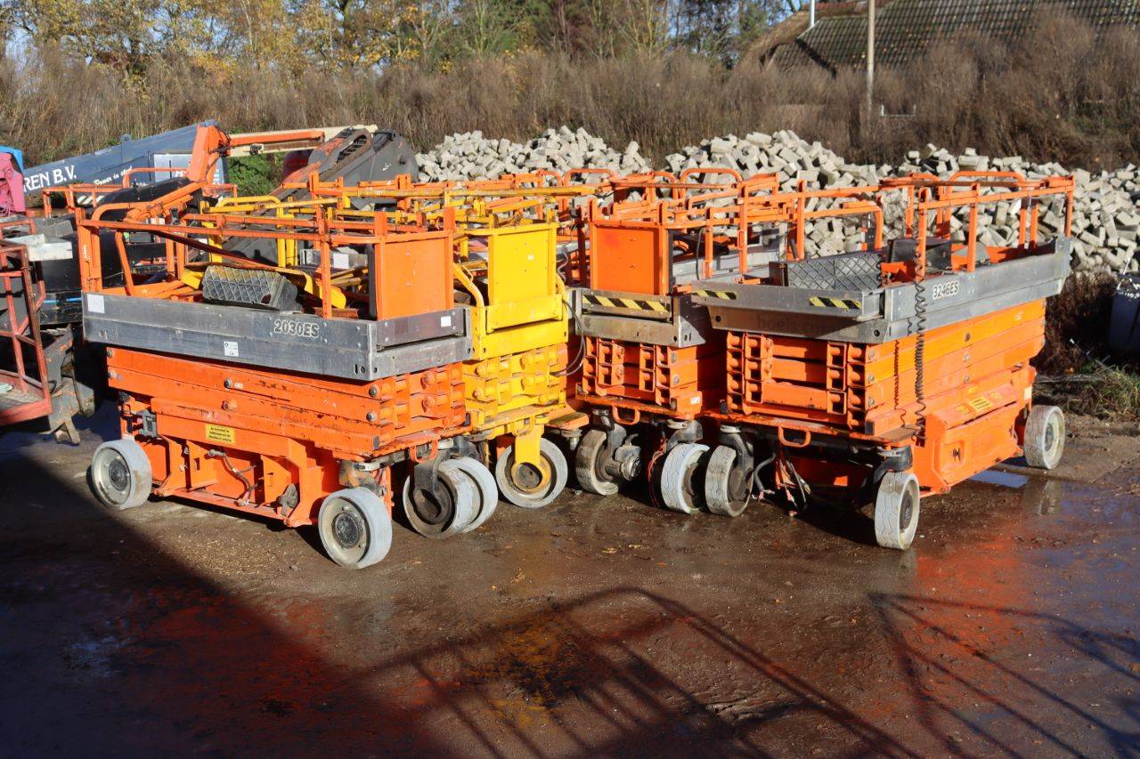 Lot of 6 JLG Scissor Lifts