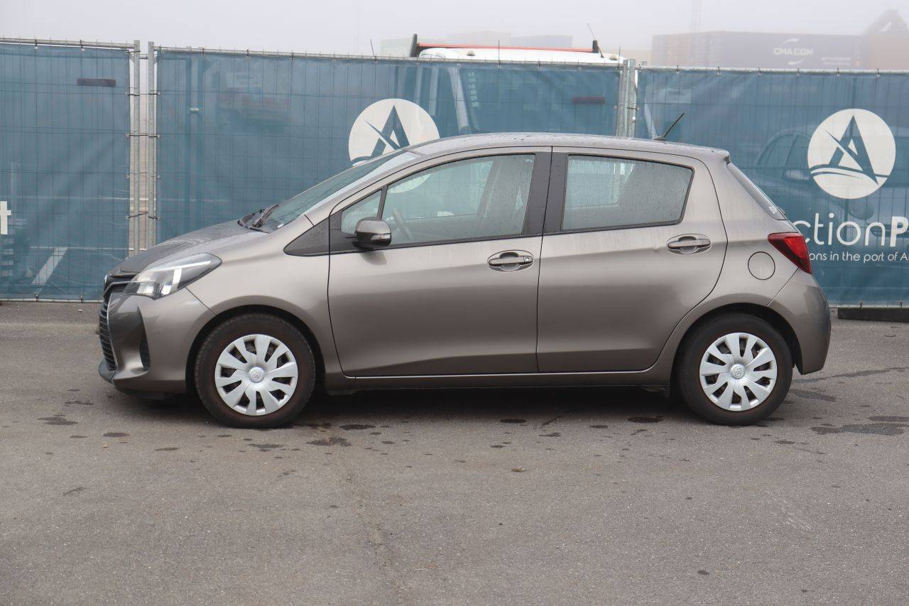 Passenger car Toyota Yaris Diesel 90hp 2016 (Margin)