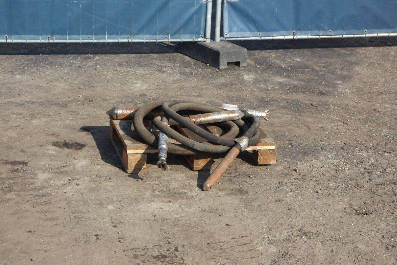 Concrete vibratory needles