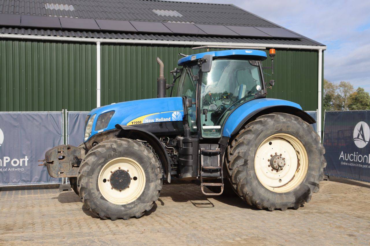 Traktor New Holland T7050 Diesel 197 PS