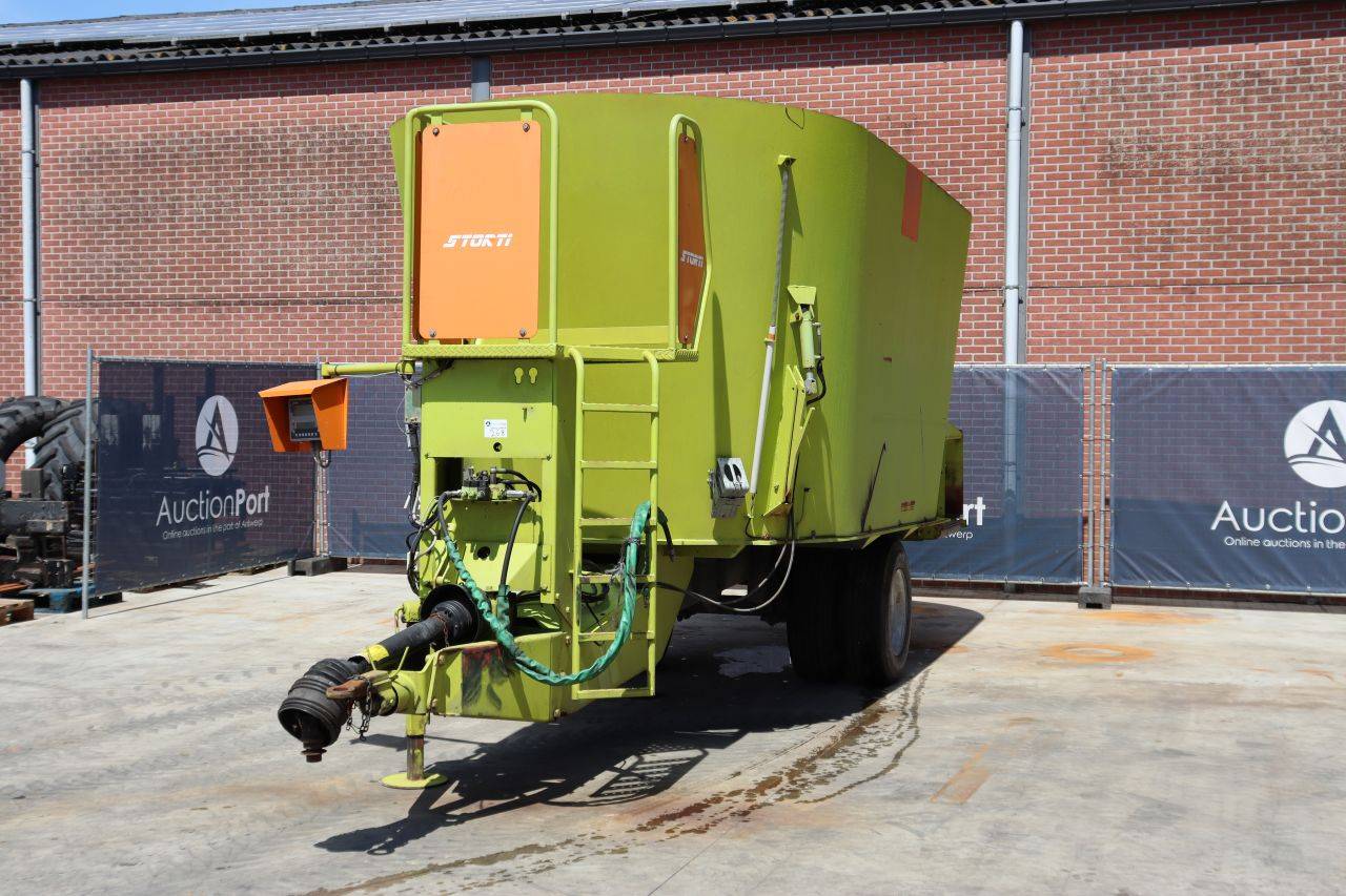 Feed mixer wagon Dunker 2008