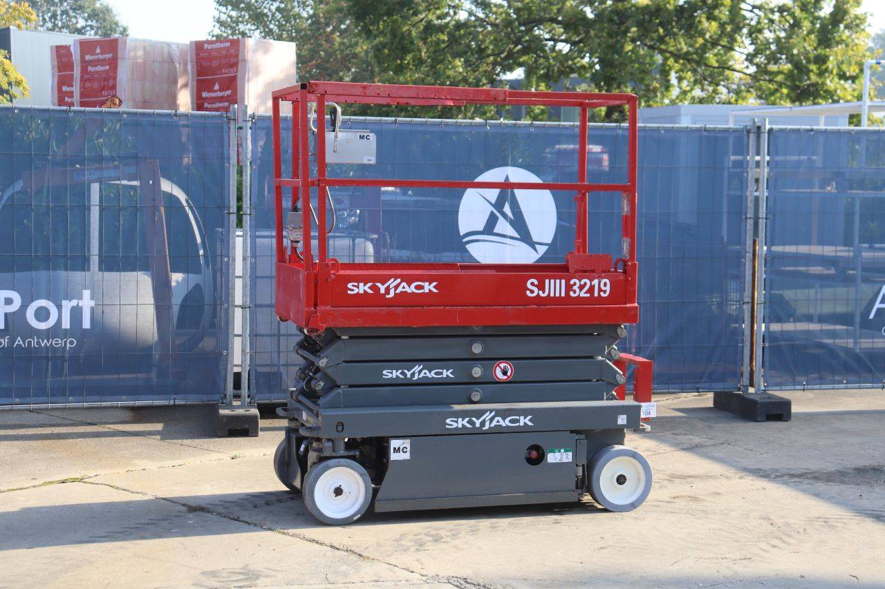 Piattaforma aerea elettrica a forbice Skyjack SJIII 3219, anno 2019