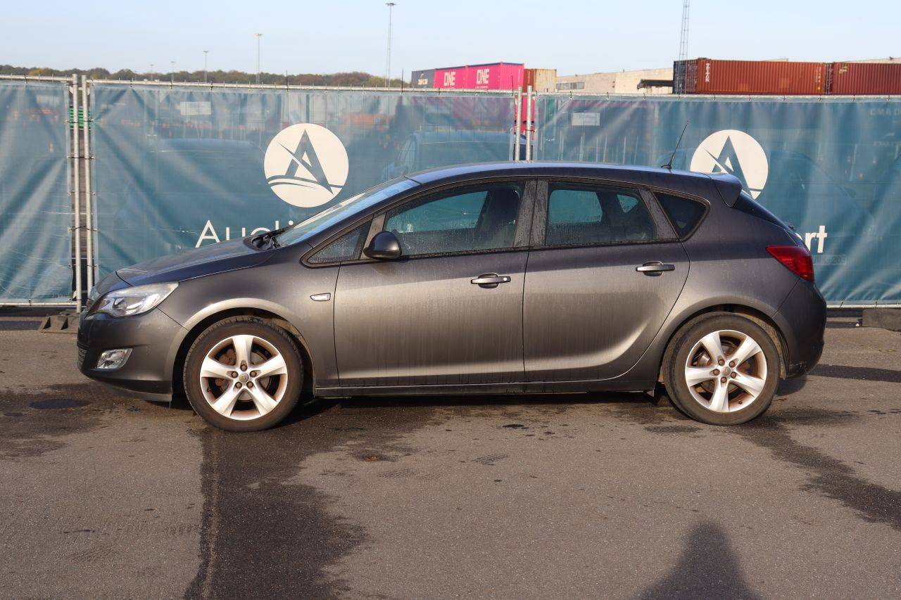 Passenger car Opel Astra Petrol 100hp 2011 (Margin)