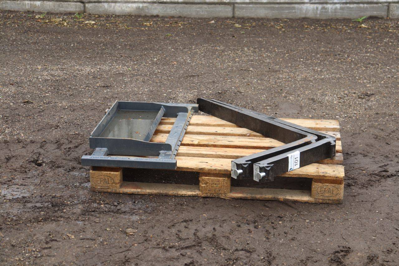 Pallet forks with fork board