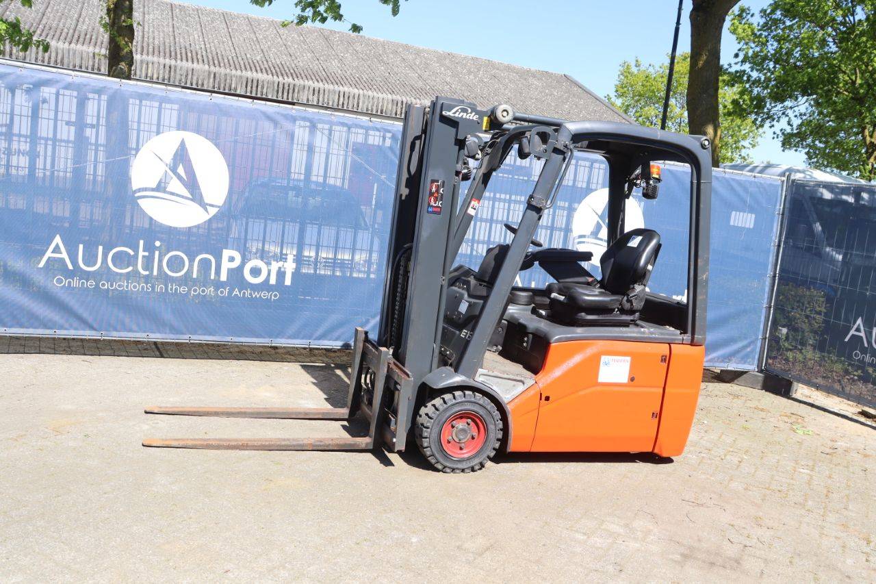 Carrello elevatore elettrico Linde E16-01 da 1600 kg, anno 2011