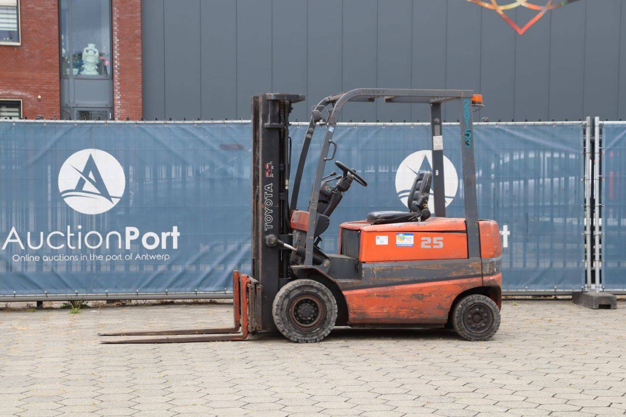 Heftruck Toyota 25 Elektrisch 2500kg 4.7m