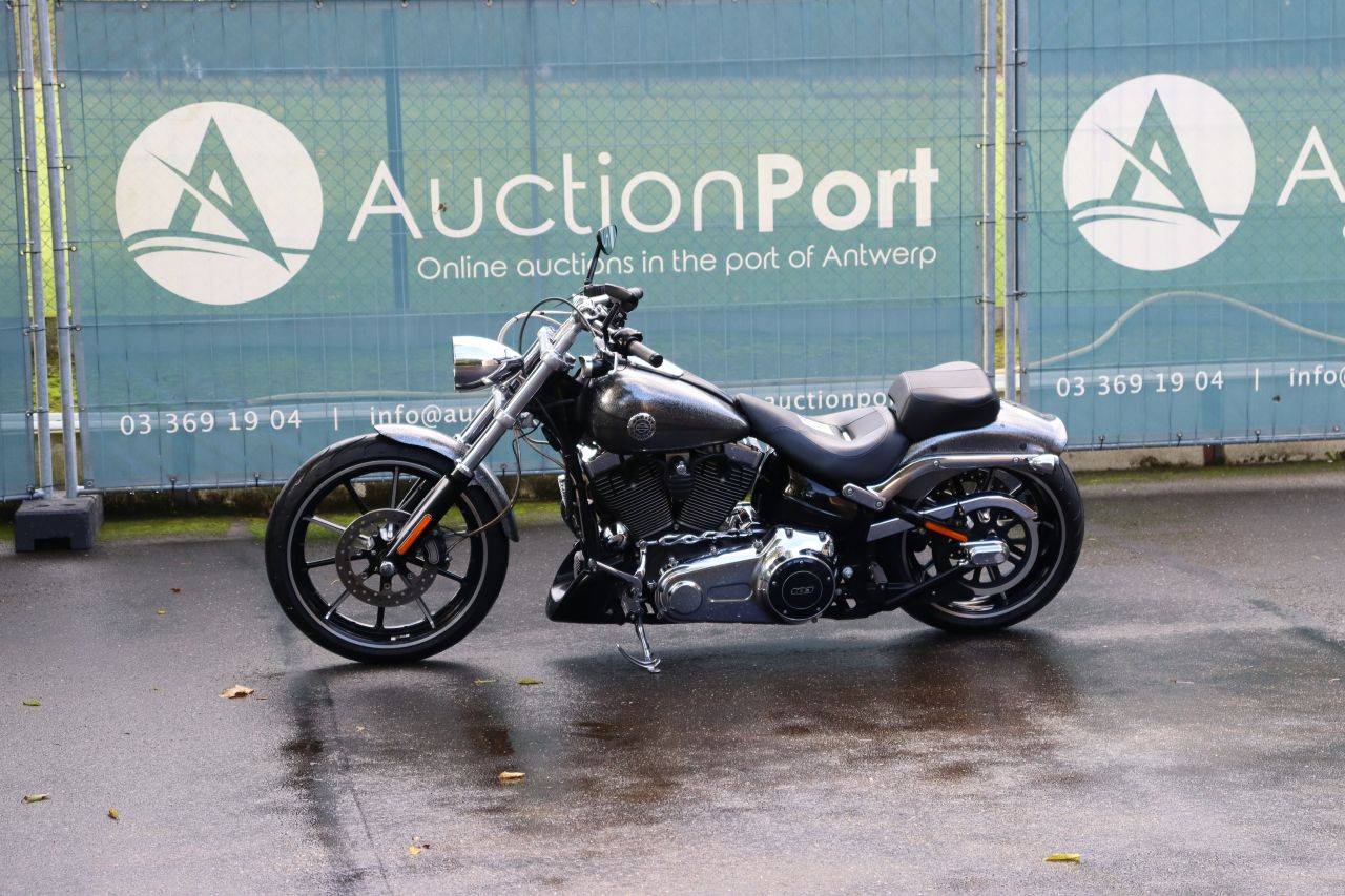 Harley-Davidson BREAKOUT SOFTAIL Motorrad Benzin 2014