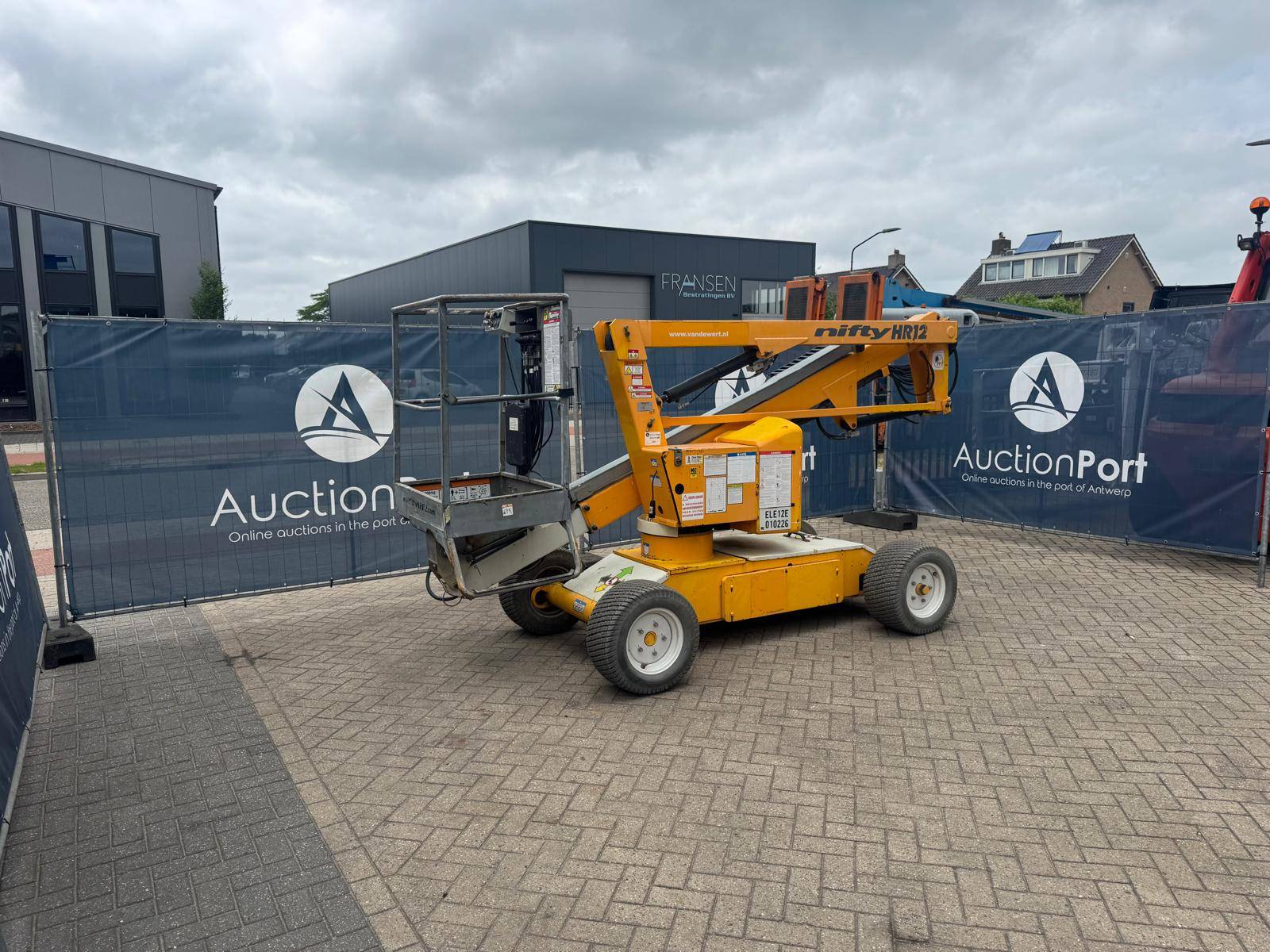 Nifty HR12 Electric Articulated Boom Lift 12.2m 2012