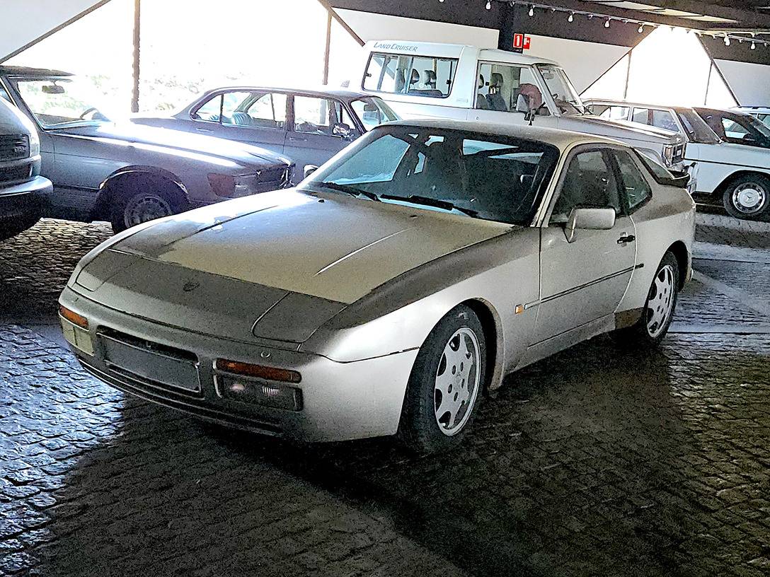 Porsche 944 Turbo (barn-find) (Margin)