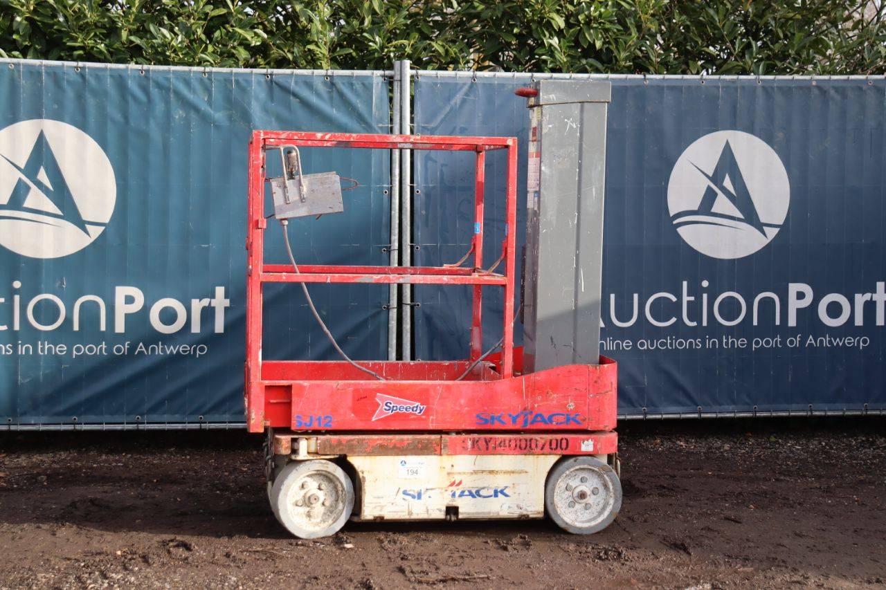 Skyjack SJ12 Electric Mast Lift 5.6m 2011