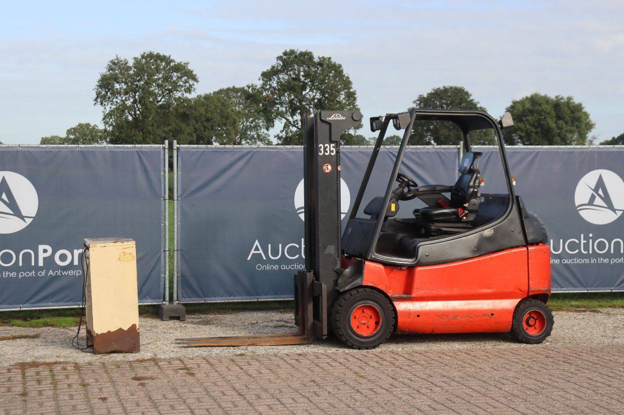 Carrello elevatore elettrico Linde E30/03/600 da 3000 kg, anno 2005