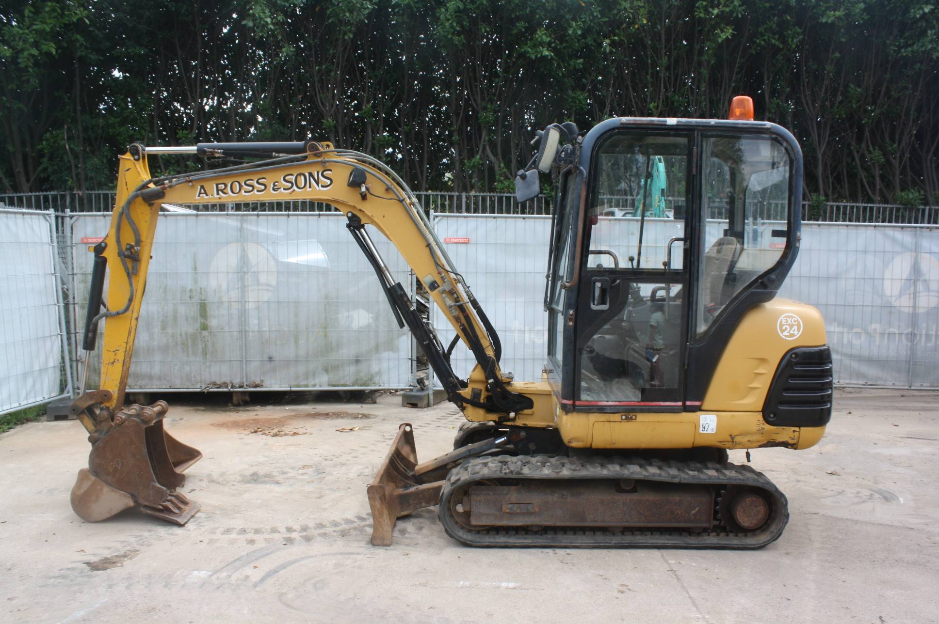 Rupsgraafmachine Caterpillar 302.5 Diesel 2002