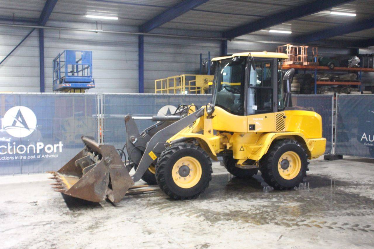 Pala gommata diesel Volvo L30G da 55,4 kW, anno 2016
