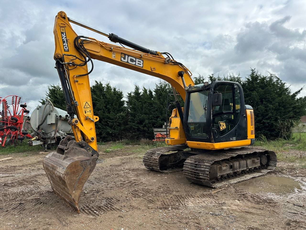 Escavadeira de esteiras JCB JZ140 LC Diesel 2016