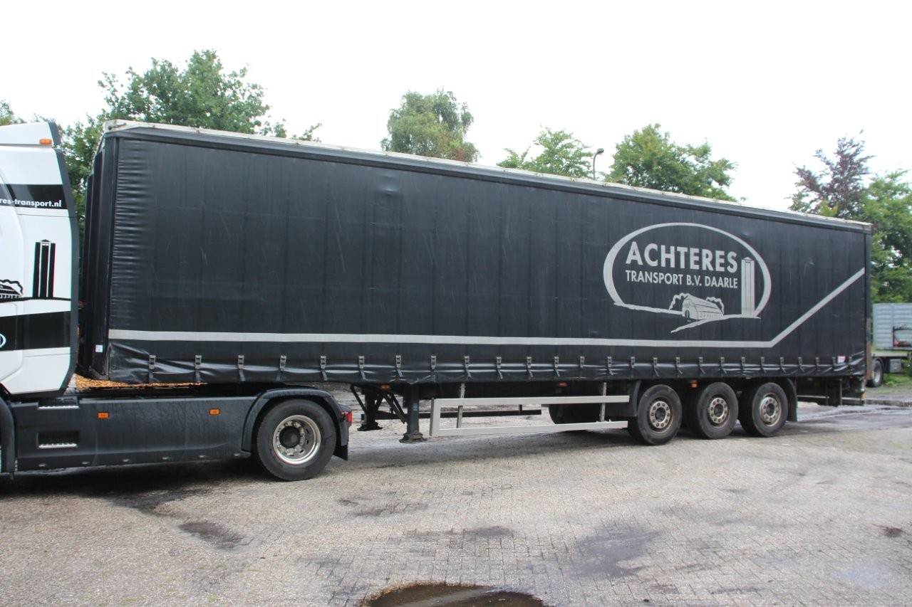 Curtainsider trailer Pacton T3-011 2006