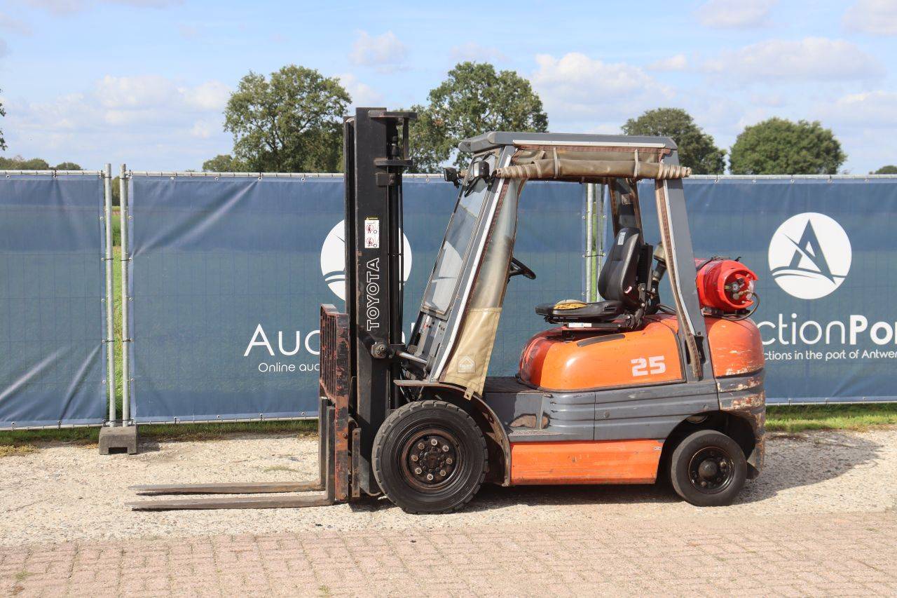 Empilhadeira Toyota 42-6FGF25 GLP 2300kg 3,5m 1995