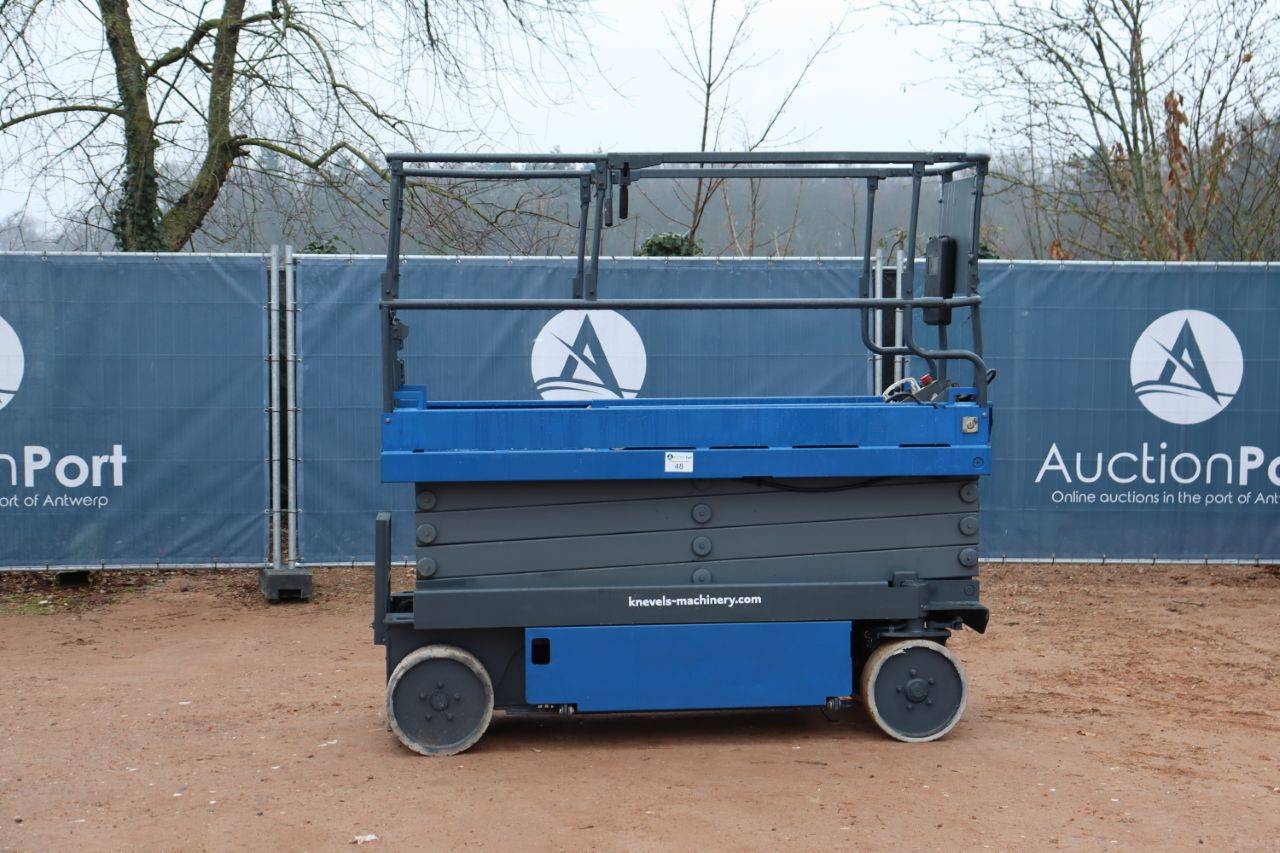 Aichi Electric Scissor Lift