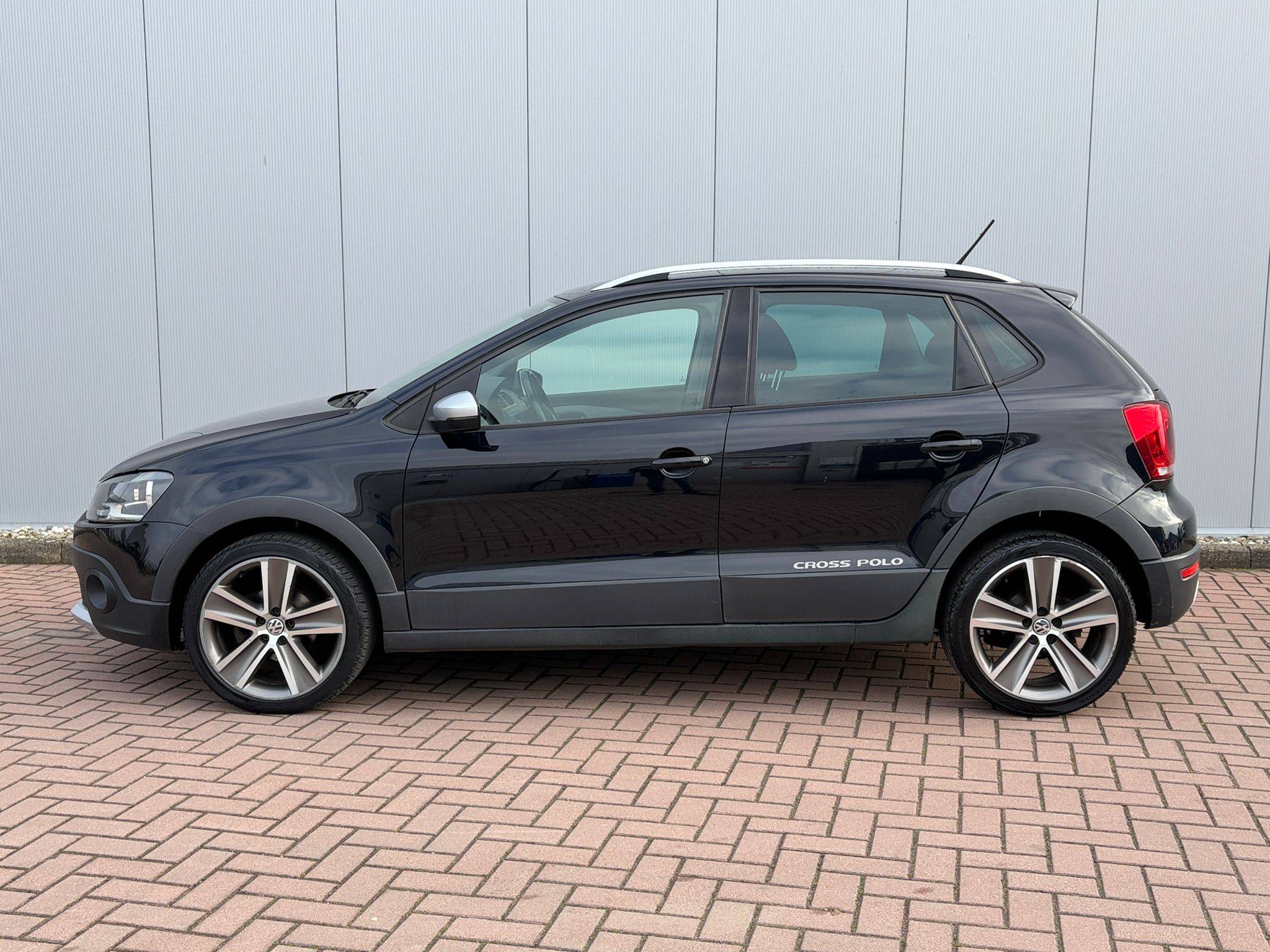 Passenger car Volkswagen Polo 1.2 TSI Cross Petrol 105 hp 2011 (Margin)