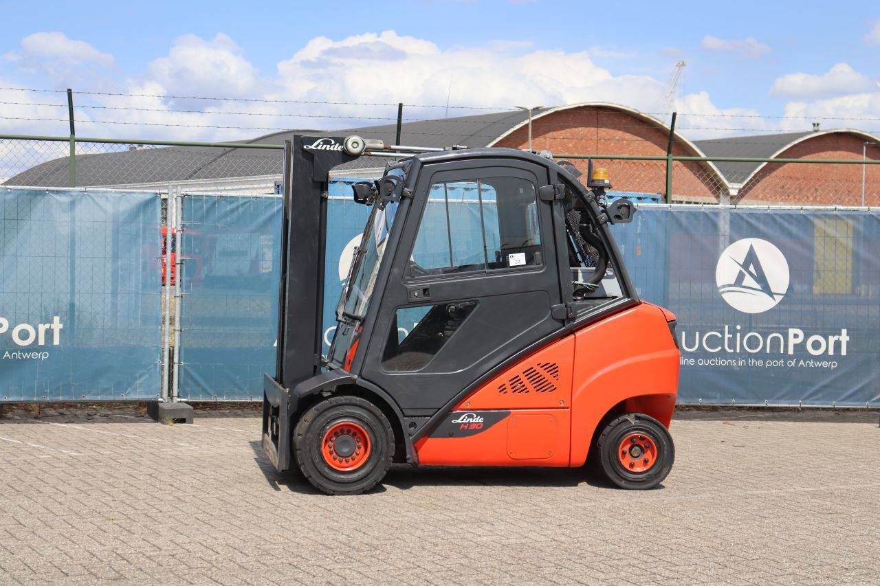 Carrelli elevatori - Piattaforme aeree - Impilatori - Transpallet 
