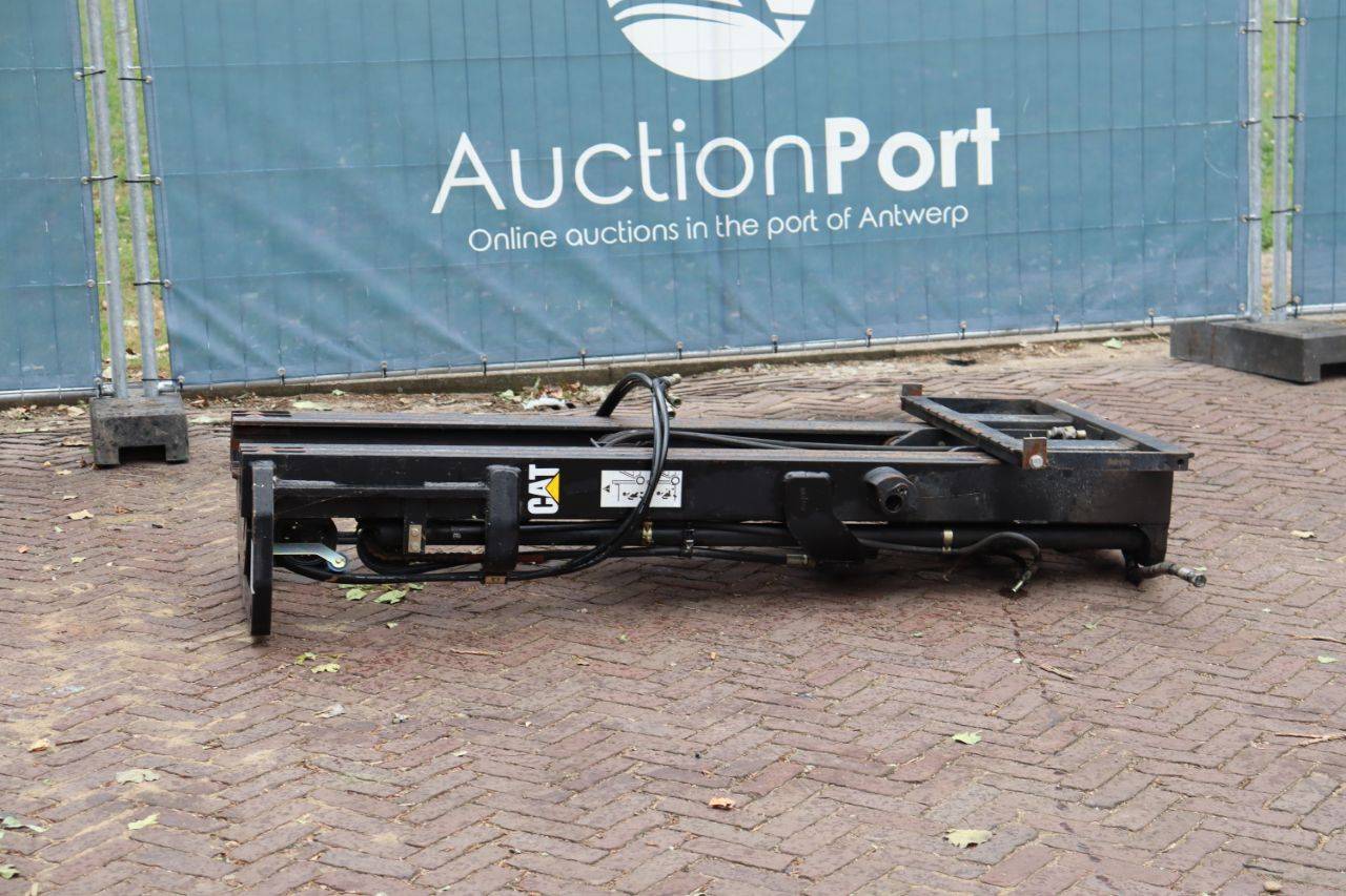 Caterpillar lifting mast