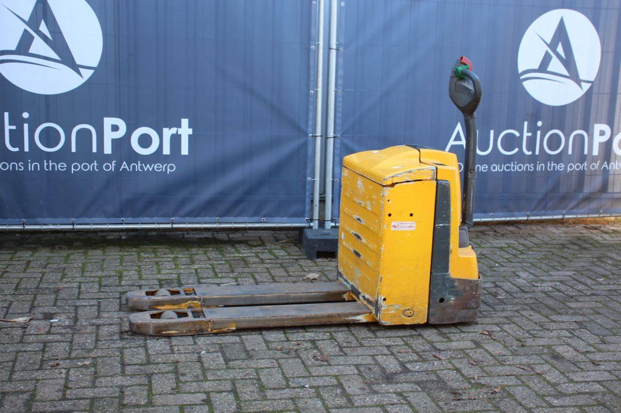 Pallet truck Jungheinrich EJE 220 Electric 2000kg 2009