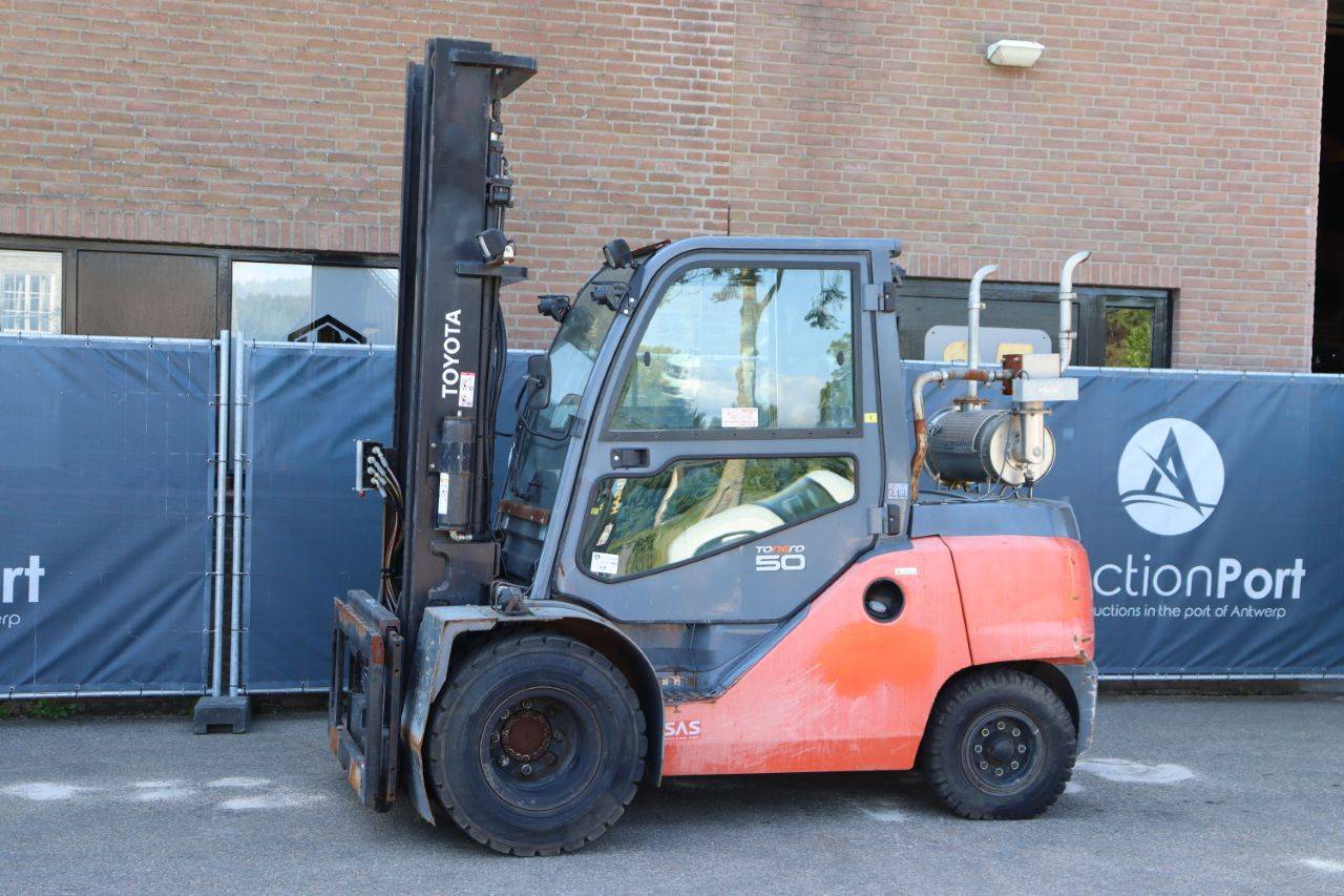 Forklift Toyota 40-8FD50N Diesel 5000kg 4.5m 2016