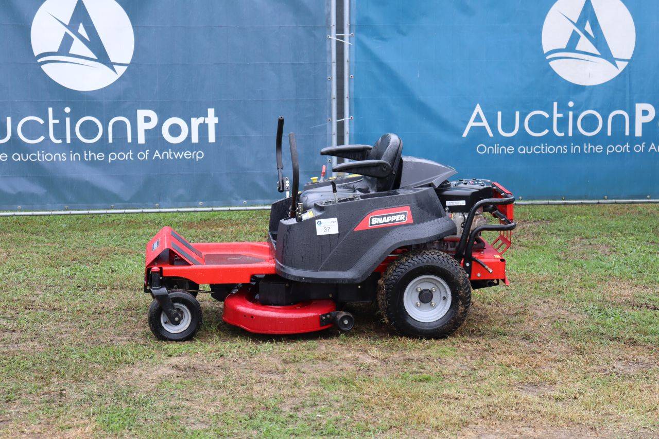 Ride-on Mower Snapper EZT2042F Petrol 13.5kW 2012