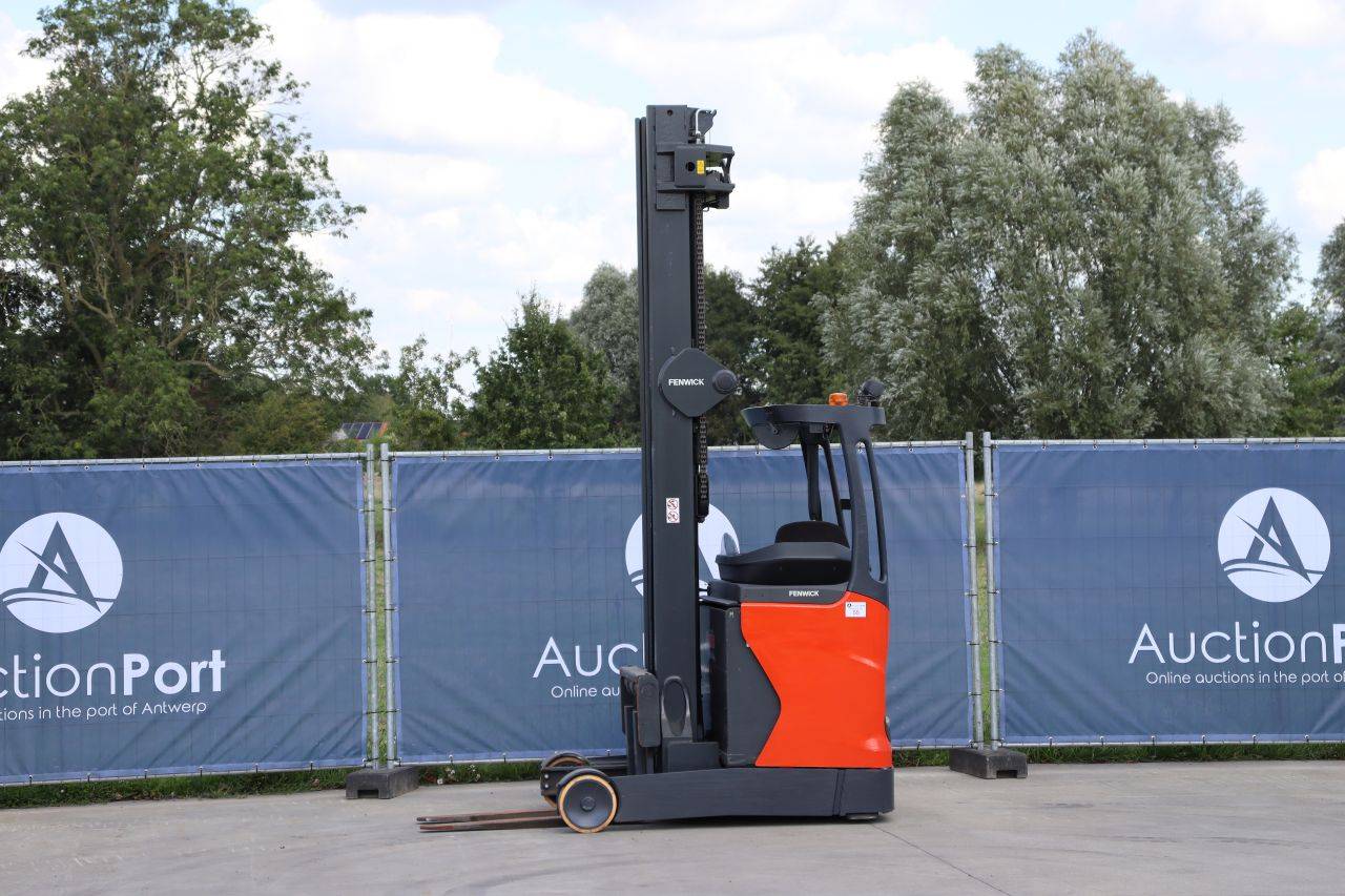 Carrello elevatore retrattile elettrico Fenwick-Linde R14HD-01, portata 1400 kg, altezza massima 9,0 m, anno 2021.
