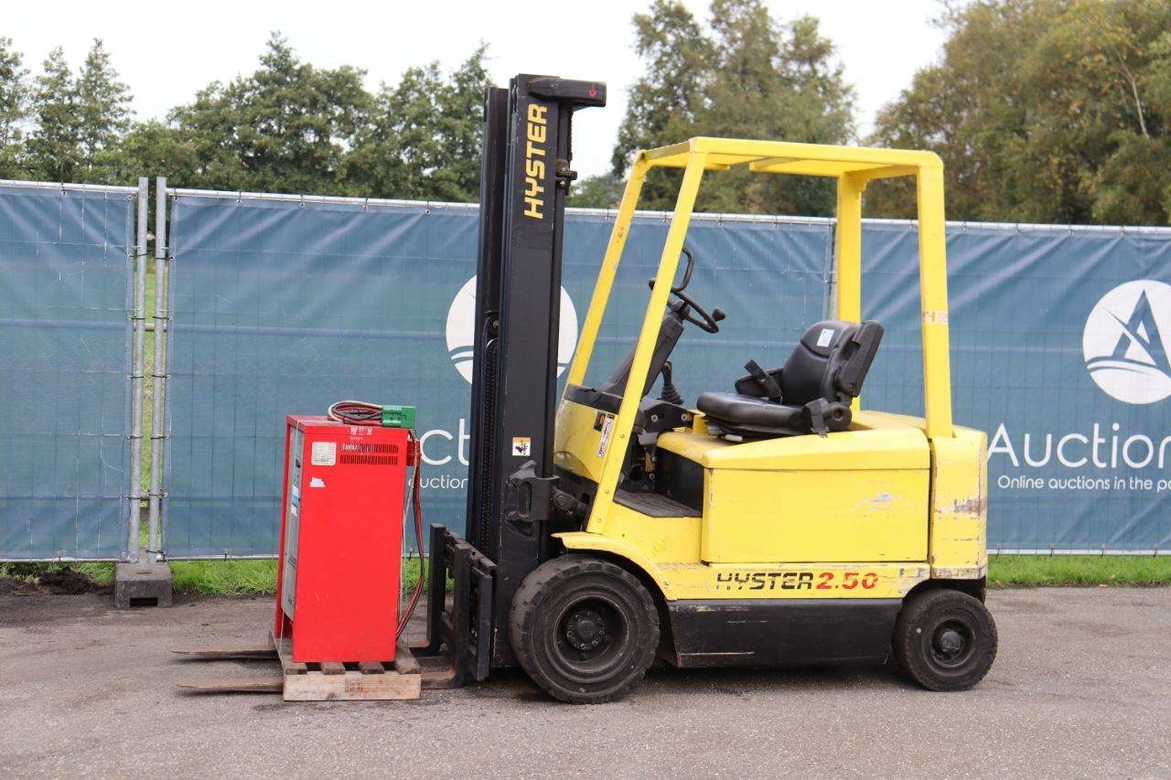 Hyster J2.50XM-717 Electric Forklift 2260kg 5.55m 2002