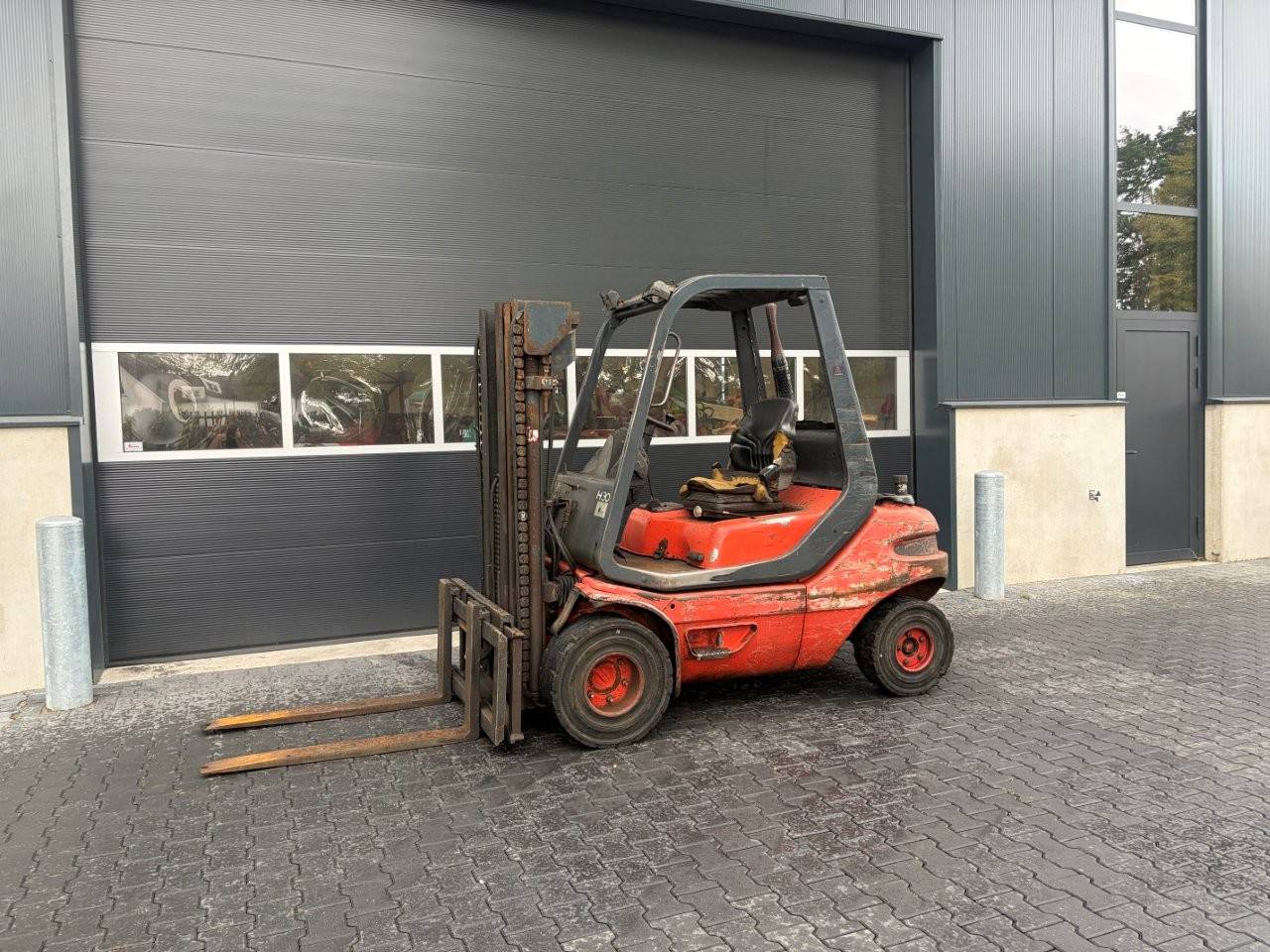 Empilhadeira a diesel Linde H30D, 3000 kg, 4,2 m, ano 1995