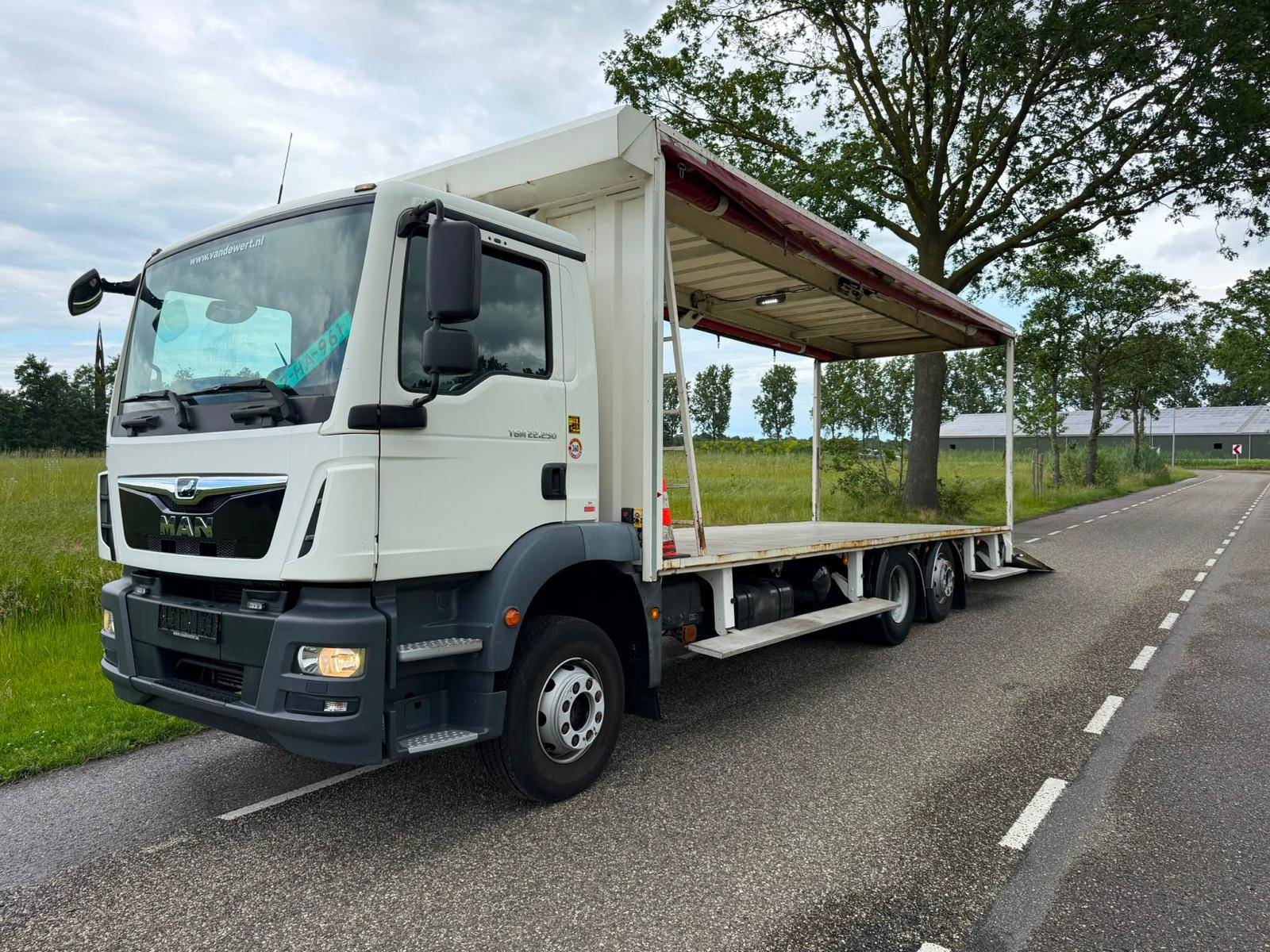 Beverage truck MAN 22.250 6X2 Diesel 250hp 2015