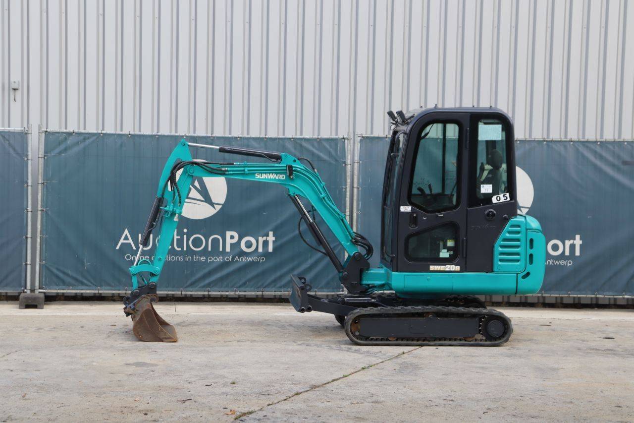 Earthmoving - Excavators - Wheel loaders - Mini excavators - Equipment