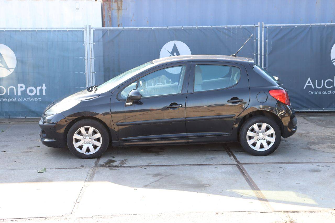 Peugeot 207 - Carro de Passageiros a Gasolina