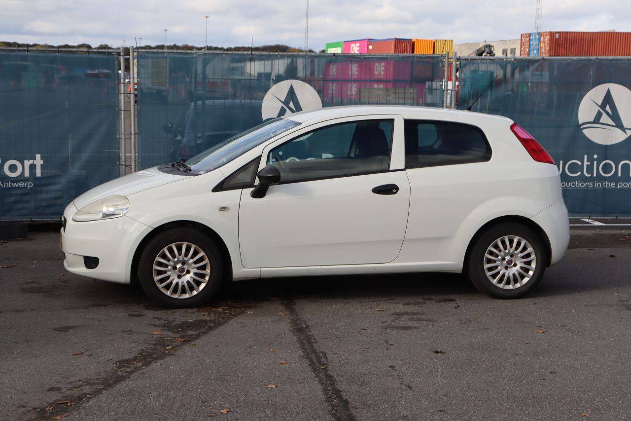Pkw Fiat Punto Benzin 69 PS 2012 (Marge)