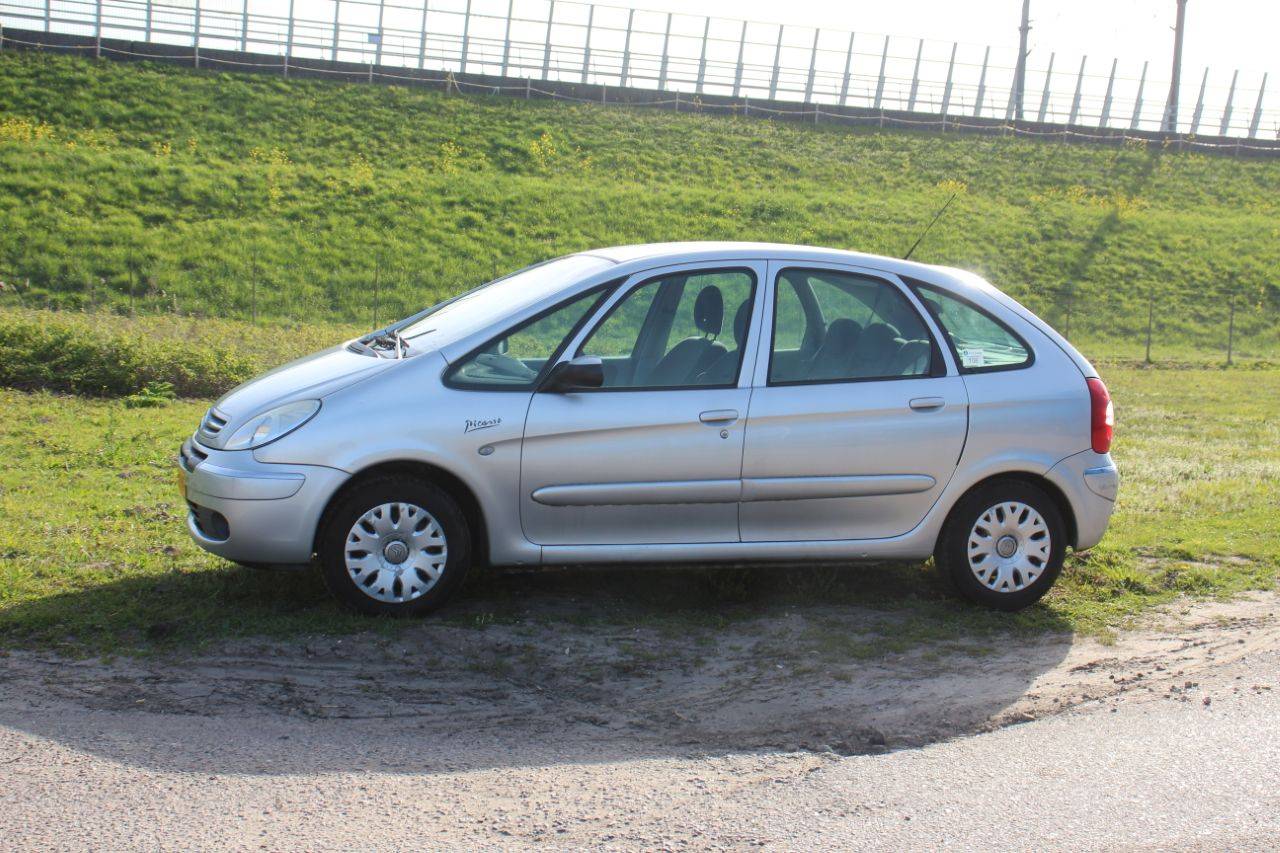 Passenger car Citroën XSARA PICASSO Petrol 116 hp 2005
