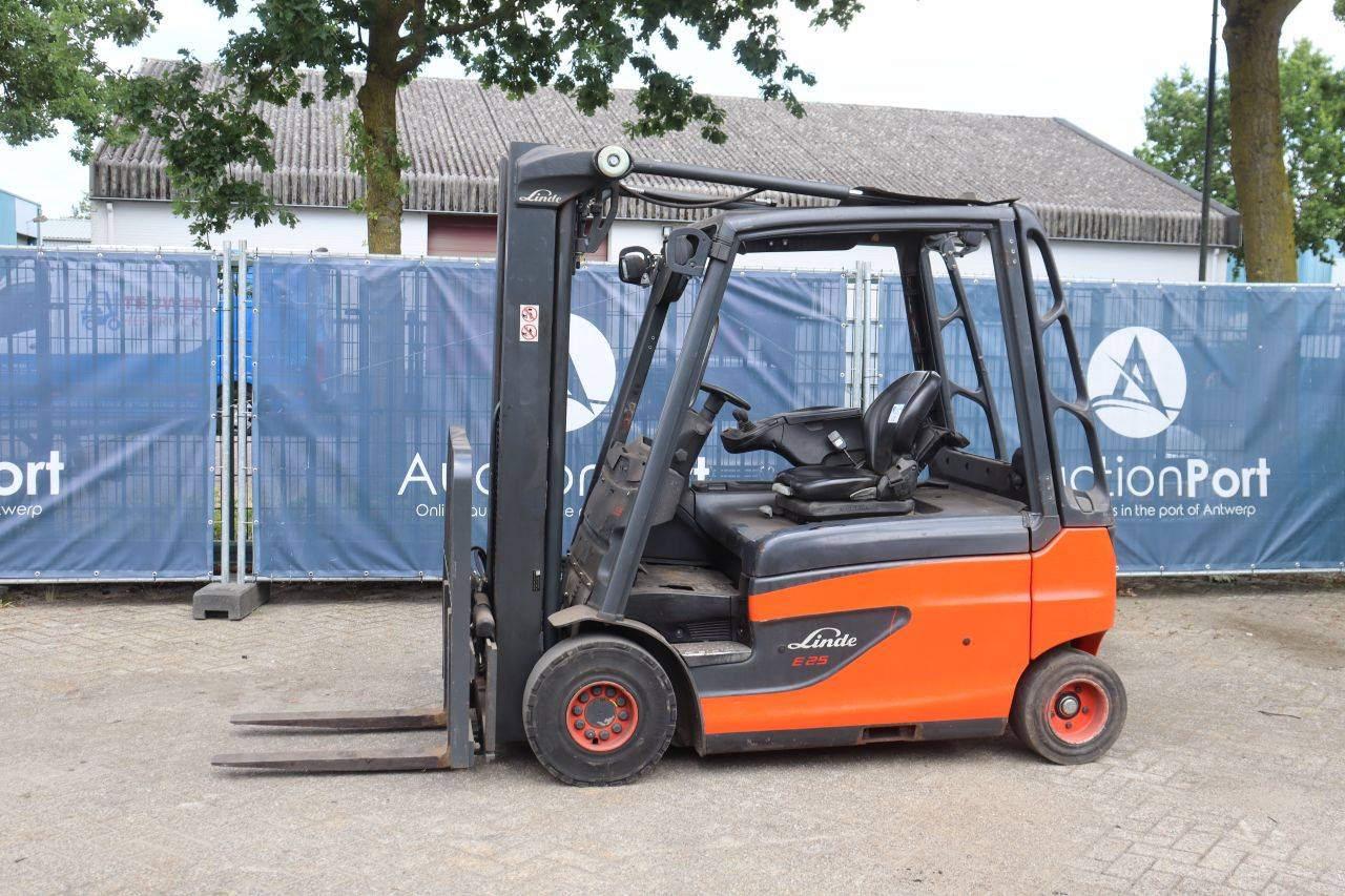 Carrello elevatore elettrico Linde E25L-01 da 2500 kg, anno 2016